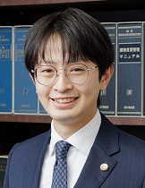 弁護士小野優介